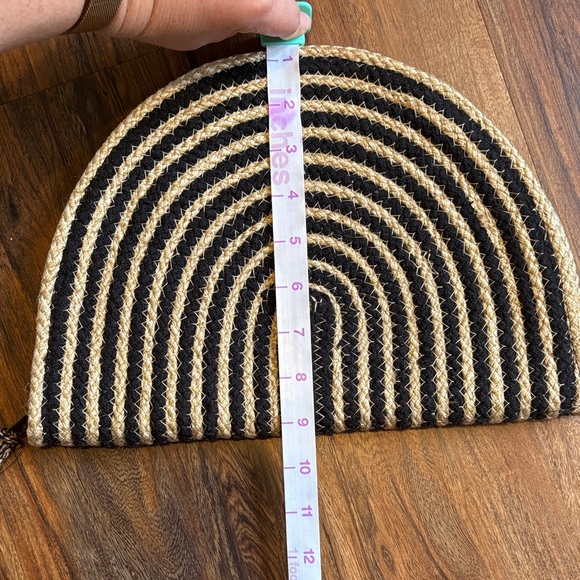 NWT Lulus Woven Straw Clutch Black & Natural Semi-Circle - Picture 5 of 6